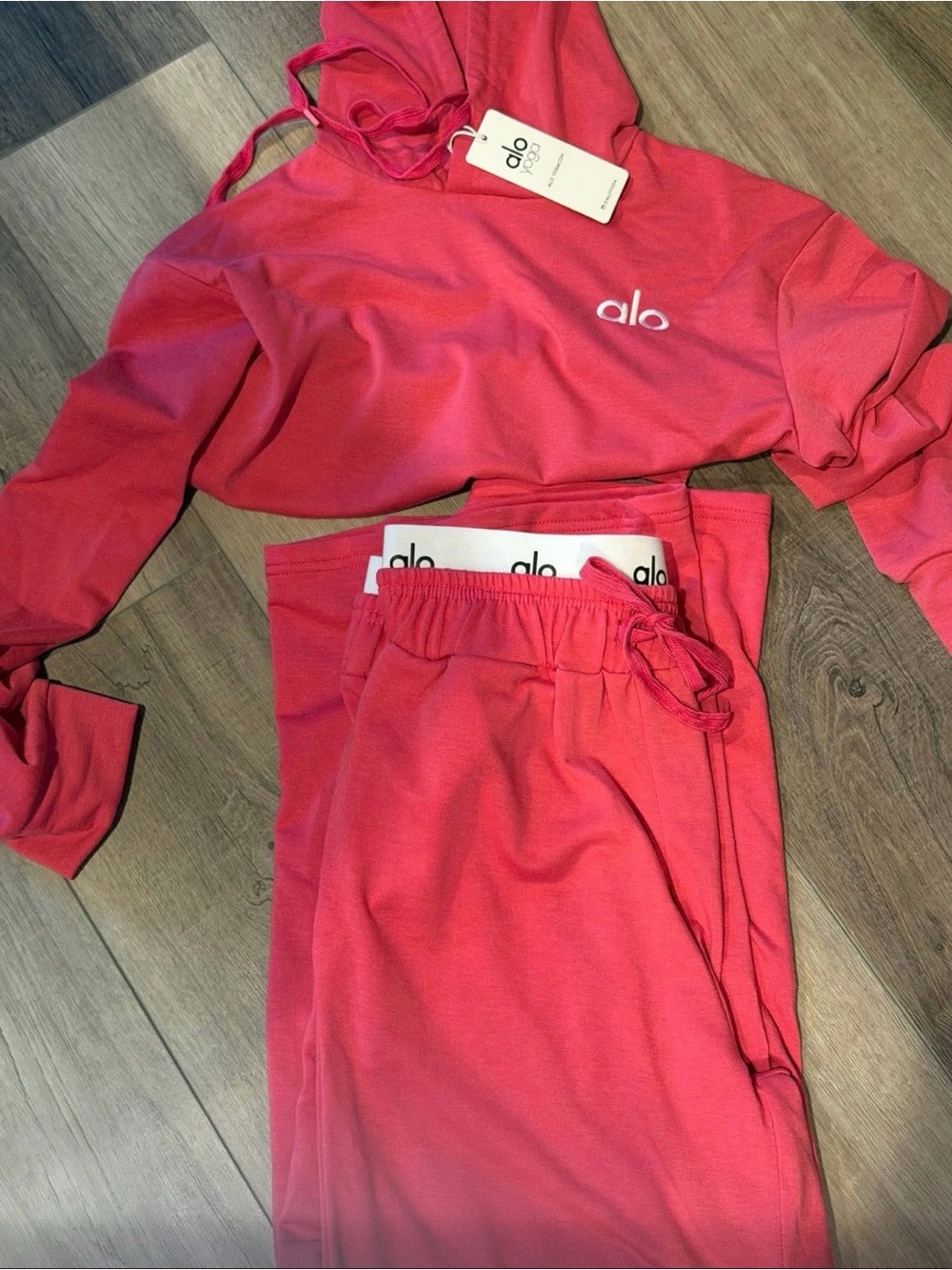 NEW Alo Cropped Hoodie & Jogger Set in Pink M